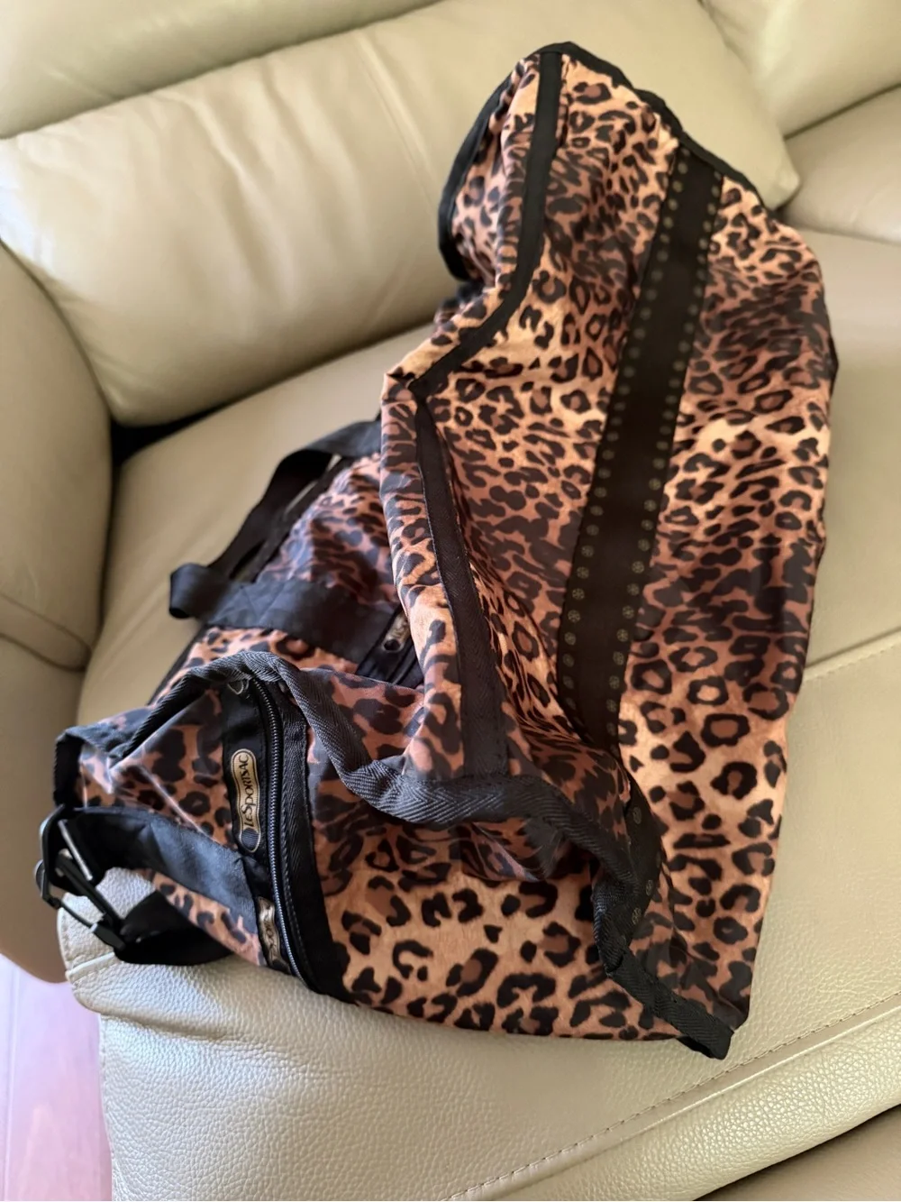 LESPORTSAC Leopard Print Black/Brown Weekender Duffel Bag ShoulderStrap Zippered - Picture 7 of 16
